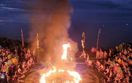 Daya Tarik Uluwatu dan Tari Kecak