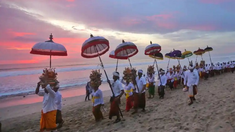 Fakta dan Data Pelaksanaan Upacara Melasti di Bali
