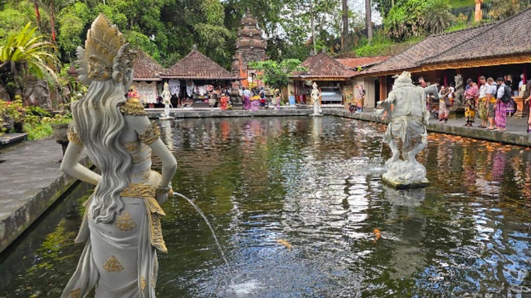 Pura Tirta Empul Ubud Bali