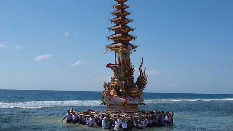 Upacara Adat Bali Ngaben