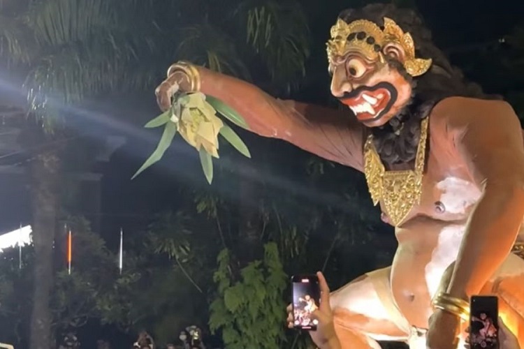 Mengenal Sejarah dan Makna Tradisi Ogoh Ogoh Bali