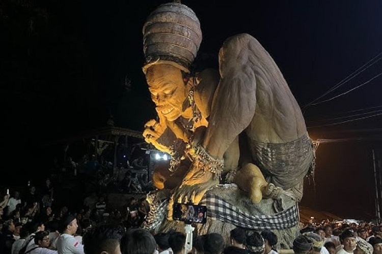 Sejarah dan Makna Tradisi Ogoh Ogoh Bali
