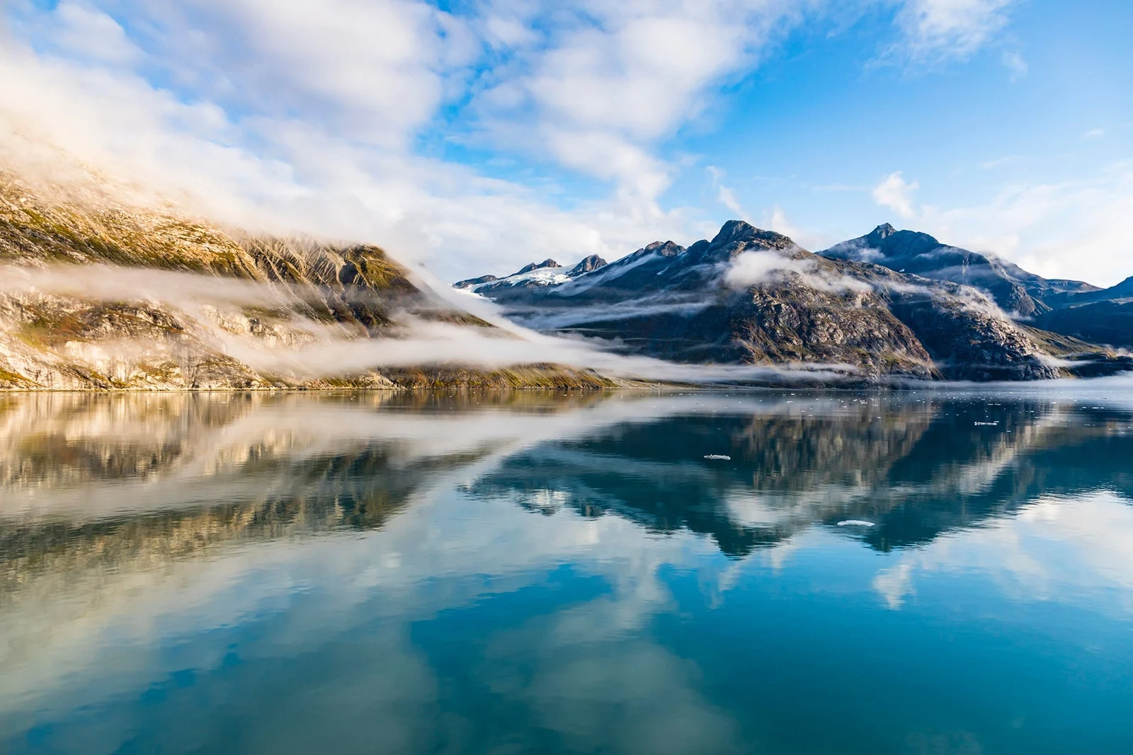 Perbandingan Hubbard Glacier dan Glacier Bay di Alaska