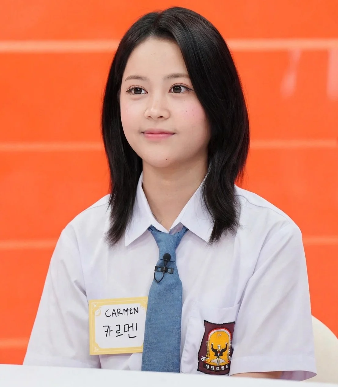Potret Carmen Hearts2Hearts Pakai Seragam SMA Indonesia