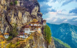 Danau Glasial Bhutan Jebol, Pemandian Air Panas Terendam