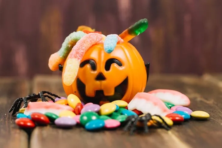 Alasan Halloween Identik dengan Cokelat dan Permen