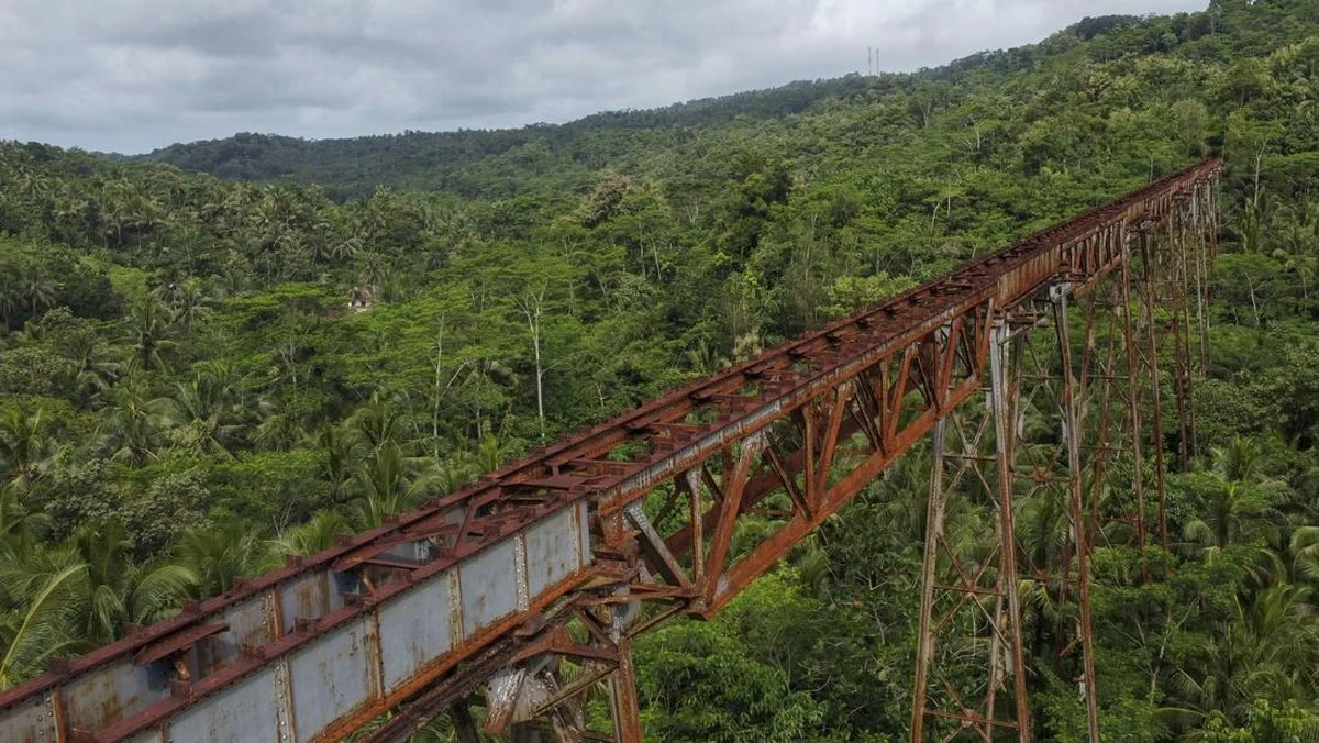 Jejak Rel Kereta Kolonial di Balik Wajah Kota Indonesia