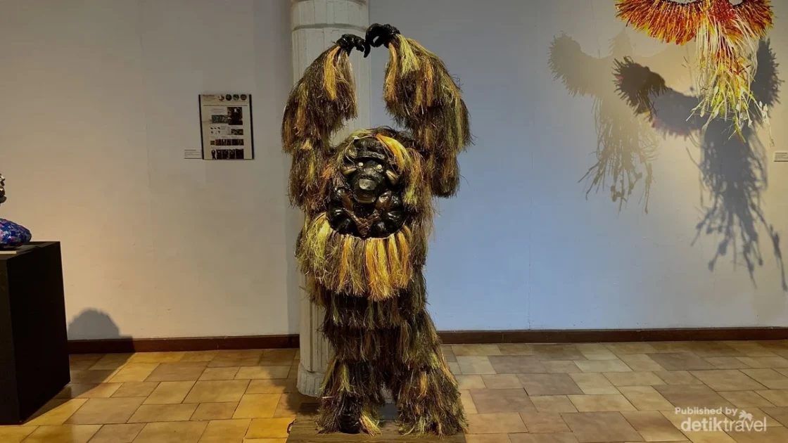 Pameran Seni dari Sampah Sampaikan Pesan Kerusakan Bumi