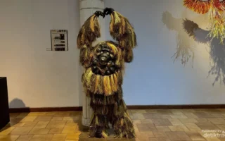Pameran Seni dari Sampah Sampaikan Pesan Kerusakan Bumi